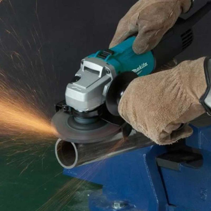Esmerilhadeira-Angular-4.1-2-Makita-M0901B-600W-220W-Acessorios